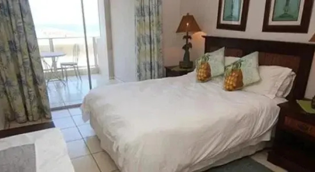 101 B Santorini, Margate, Забронировать Отель Отели Маргит с бассейном, Бассейн