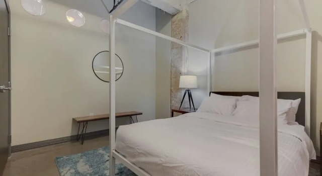 Апартаменты Brand New Stunning Unit Downtown