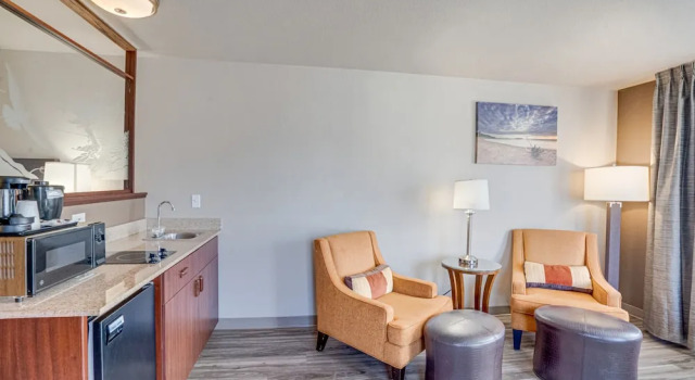 Двухместный полулюкс The Ashley Inn & Suites