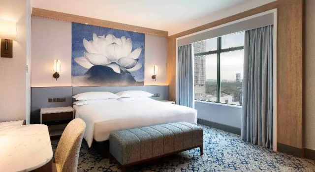Номер Standard Sheraton Saigon Grand Opera Hotel