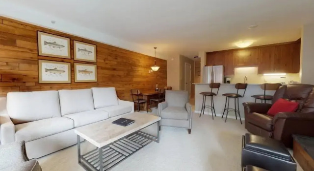 2 Bedroom Boutique Resort Condo With Hot Tub Access and Within Walking Distance to the Eagle Bahn Gondola, Забронировать Курортный отель Отели Вейл с завтраком, Завтраки