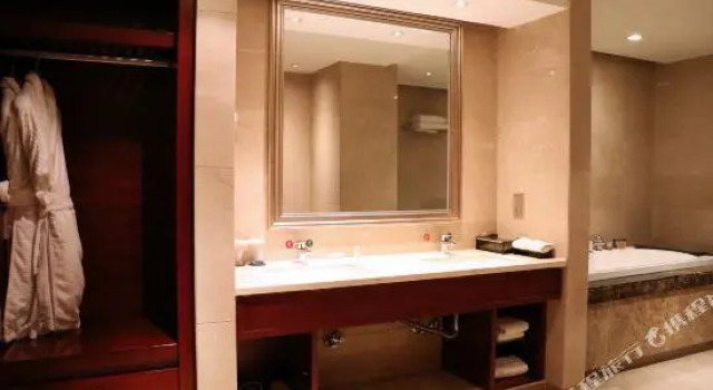 Люкс Deluxe Dandong Xin An Dong Hotel