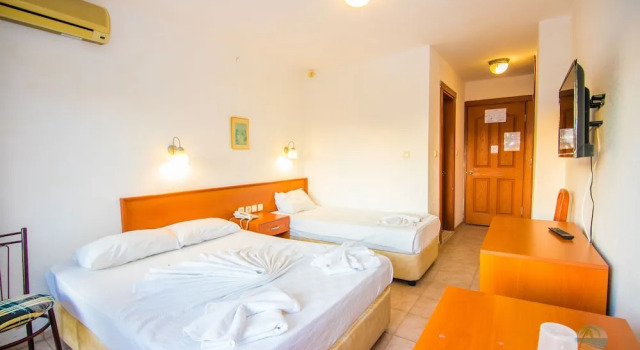 Трёхместный номер Standard с балконом Private Hotel