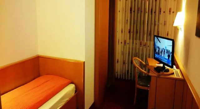 Hotel Goldbächel, Забронировать Отель Вахенхайм-ан-дер-Вайнштрасе Рейнланд-Пфальц