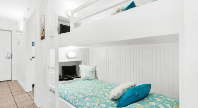 Pelican Beach Resort 505, Забронировать Курортный отель Курортные отели Дестин, рядом с Аквапарк Биг-Каунас, Курортный отель