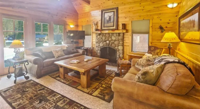 Metolius Cabin 4, Book Hotel Hoteller i Camp Sherman med parkering, Parkering