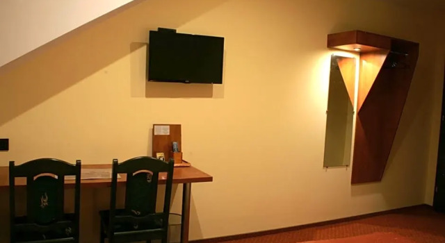 Hotel Kuźnia Oberża Polska, Забронировать Отель Лысомице 