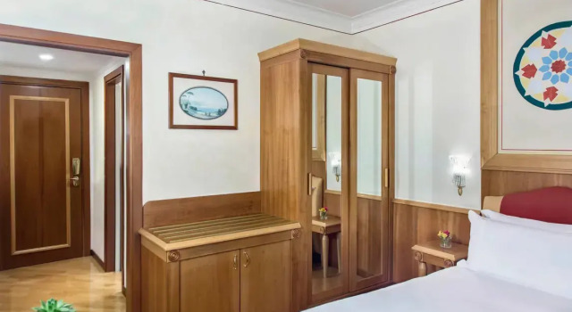 Номер Classic Renaissance Naples Hotel Mediterraneo