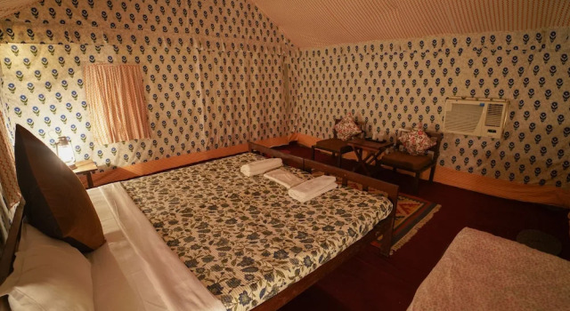 Тент с балконом и с красивым видом из окна Rajwada Desert Camp