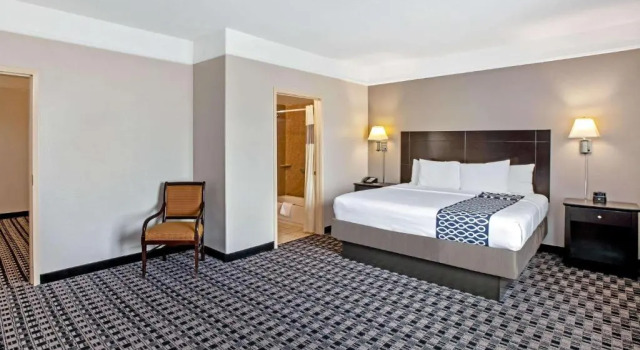 Люкс La Quinta by Wyndham Deer Park