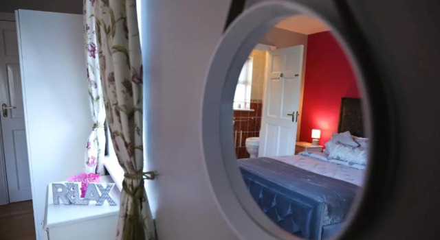 Seascape on the edge of town: 4 beds all ensuite, Prenota Hotel Hotel a Connacht con parcheggio, Parcheggio