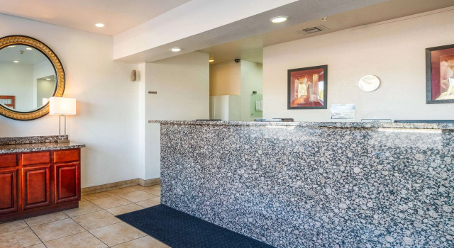 Econo Lodge Phoenix North I-17, Забронировать Отель Норт-Маунтин 