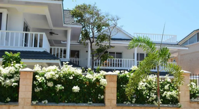 Fiorella Beach House, Diani Beach, Book Bed and Breakfast Diani Beach 