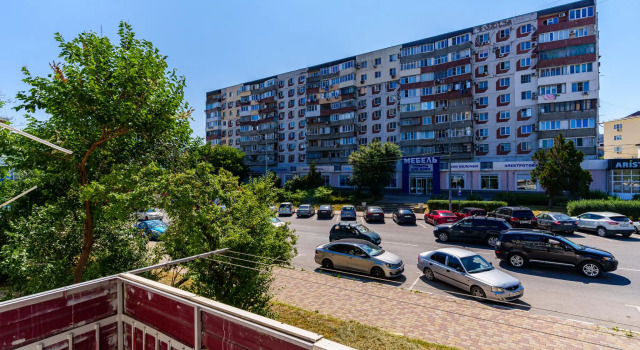 LetoApart (ЛетоАпарт) на улице Исаева 13, Забронировать Апартаменты/квартира Отели Новороссийска с парковкой, рядом с Центральный стадион, Парковка