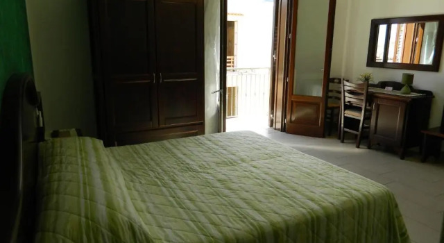Четырёхместный номер Standard с балконом Baia Santa Margherita B&B