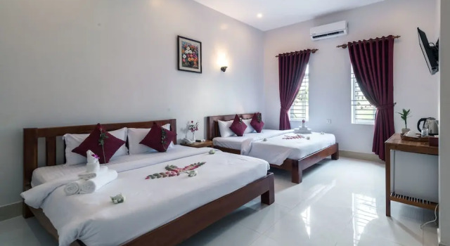 Трёхместный номер Deluxe Lilly Holiday Hotel