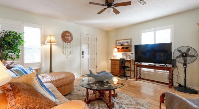 Quiet Condo ~ 10 Mi to Dtwn Pensacola, Rezerwuj Hotel Ferry Pass Stany Zjednoczone