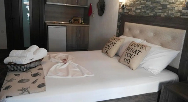 House Katerina Mediterranean, Забронировать Отель Отели Сарти с парковкой, рядом с Пляж Острия, Парковка