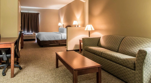 Люкс Quality Suites New Iberia