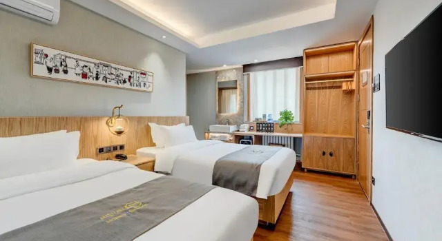 Люкс Happy Dragon City Culture Hotel -In the city center Close to Forbidden City&Wangfujing Street&Subway Nearby &free coffee & Free laundry&English speaking with tour services &Free WiFi unlimited for Western software