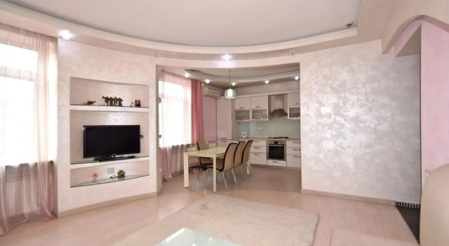 Caskade- Tamanyan Street, 2 bedrooms Beautiful, Renovated apartment KS343