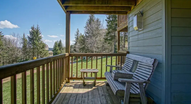 Powderidge 2 -slope Side, Spacious Deck, Забронировать Апартаменты/квартира Отели Сноушу с парковкой, рядом с Лыжный подъемник Soaring Eagle Express, Парковка