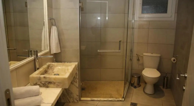 Σαν στο σπίτι σας 1, Book Hotel Tríkala Thessalia