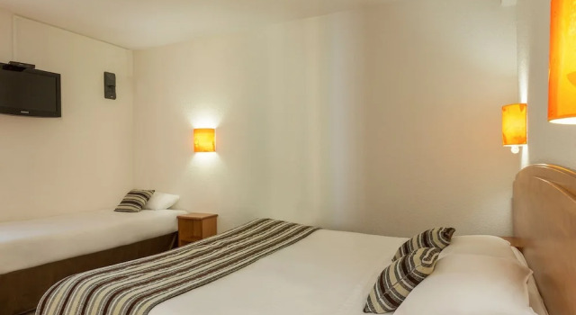 Трёхместный номер Standard Logis Hôtel Novalis Quimperlé