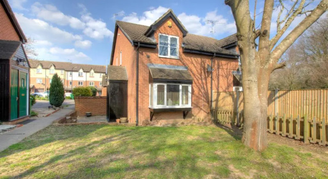 Windsor Burnham Ascot Haven Sleeps 4