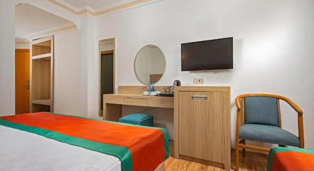 Трёхместный номер Standard Mirabell Hotel