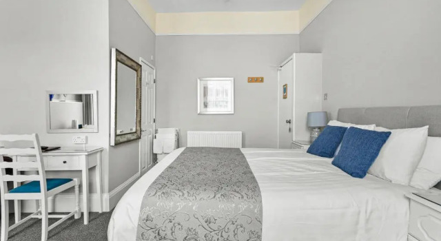 Superior Zimmer South view