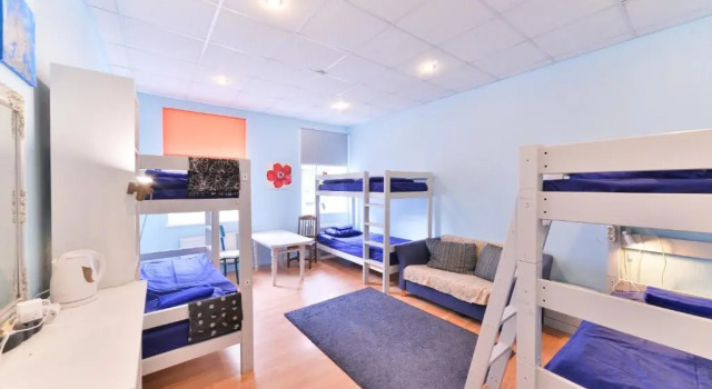 Кровать в общем номере (мужской номер) Central Hostel
