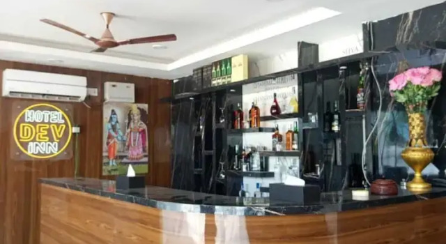 Hotel Dev Inn, Забронировать Отель Отели Дхангрархи с завтраком, Завтраки