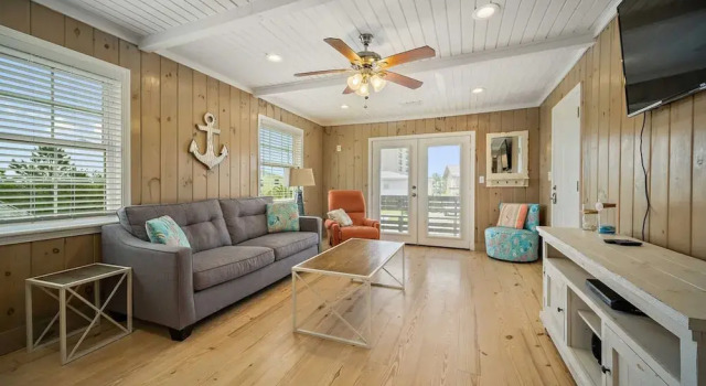 Beach Happy Beach House 3 2 2-blocks to Beach, Varaa Lomakoti Huvilat kohteessa Alabama, Villa