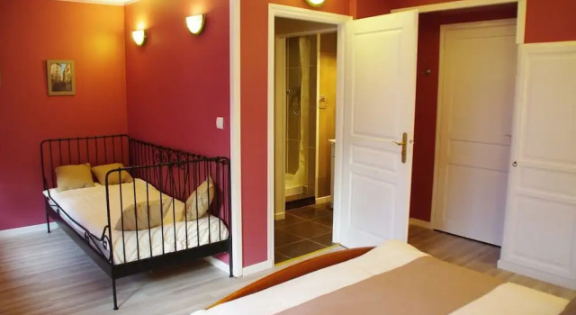 Chambres d'Hôtes Le Relais De Grange Blanche, Rezerwuj Hotel Hotele w Rhône z parkingiem, Parking