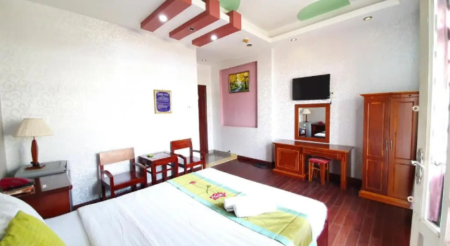 Двухместный номер Deluxe с балконом Truong Giang Hotel