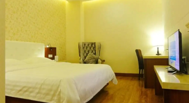 Двухместный номер Standard Hua Qi Kaiserdom Hotel Zhongshan Road St Michaels Cathedral and Zhanqiao Pier Qingdao