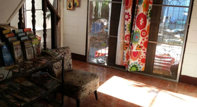Samlanjed Guesthouse, Забронировать Отель Отели Чиангмай с парковкой, рядом с Wat Srisupan, Парковка