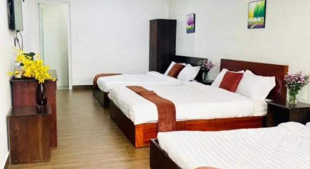 Кровать в общем номере Duong Xua Home