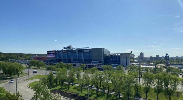 Podelam Prostornaya kvartira ryadom s zooparkom, Boek Appartement Hotels in Chelyabinsk met parkeren, Parkeren