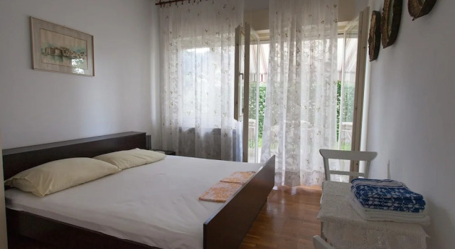 Charming Apartment on Croatian Islands, Забронировать Апартаменты/квартира Отели Малинска с парковкой, Парковка