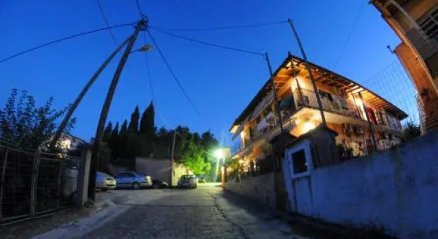 Nefeli Rooms, Book Hotel Hotels in Pefki with Parking, Parking