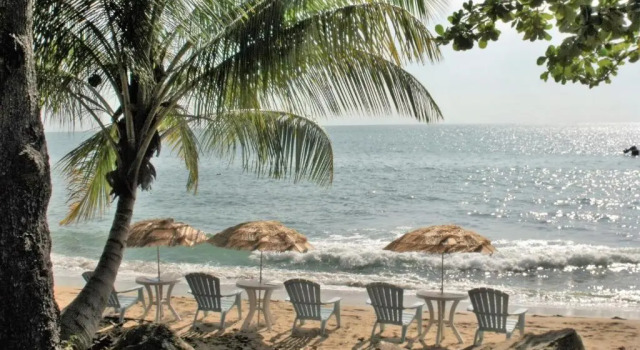 Апартаменты Coqui #4 at Rincon Beach, pool, beach gate, power and water bup