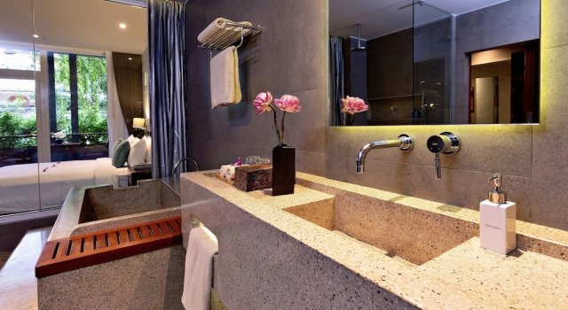 Полулюкс с балконом и с видом на город Indra Hotel