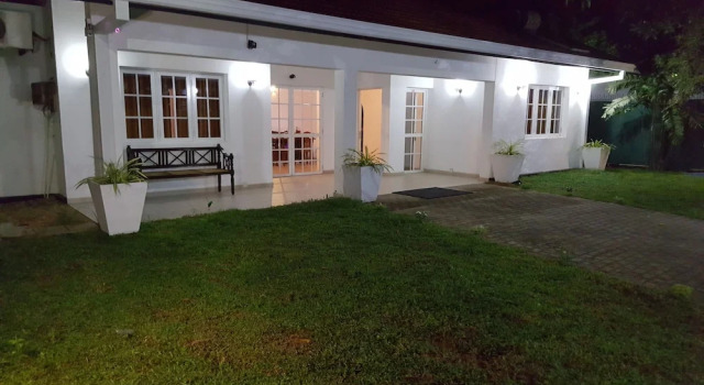 Negombo Blue Villa Hotel