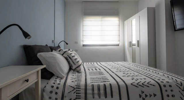 New Stylish 2-BR Apartment with Private Balcony, Prenota Appartamento Ramat Gan Tel Aviv Distretto