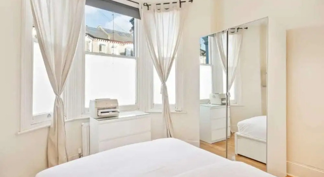 Cosy 2bed Skylight Apt W/patio in Clapham Junction