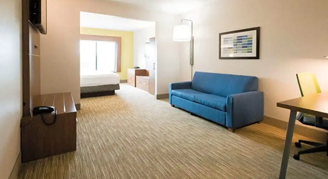 Двухместный полулюкс Holiday Inn Express & Suites Lexington North West-The Vineyard by IHG