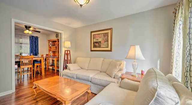 Visit Quantico & Fort Belvoir: Dumfries Home!, Buchen Sie Ferienhaus Villen in Quantico, Villa