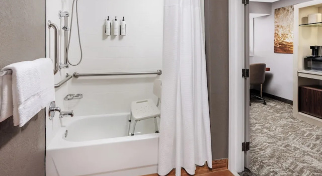 Люкс Springhill Suites by Marriott Warwick